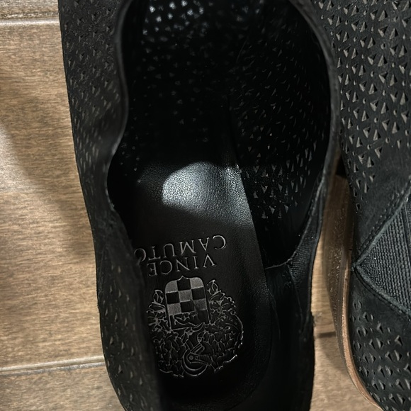 Vince Camuto Ankle Boots/ shoes  Size 8 1/2 - Picture 3 of 5